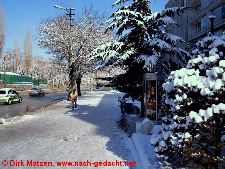 Ankara Ende Mrz 2005: Ein Wintermrchen am Atatrk-Boulevard
