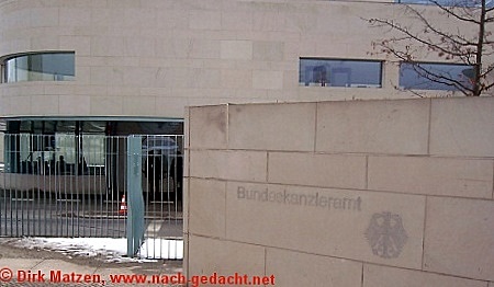 Berlin, Eingang zum Bundeskanzleramt
