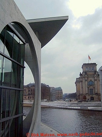 Berlin, Blick vom Marie-Elisabeth-Lders-Haus zum Reichstag