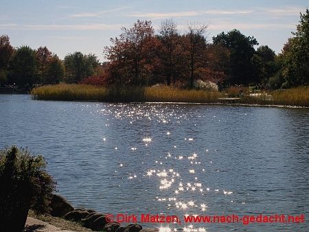 Berlin Britzer Garten, Herbstliche Stimmung am See
