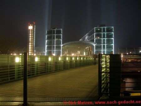 Berlin Hauptbahnhof - Gesamtansicht bei Nacht