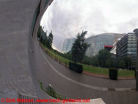 Potsdamer Platz, Spiegelung des Sony Centers
