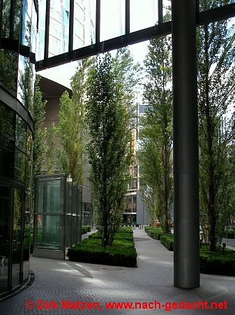 Potsdamer Platz, Bume im Sony Center