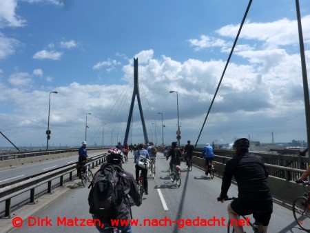 Fahrrad Sternfahrt Hamburg, Polizeisicherung auf Brücke