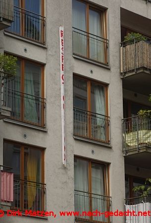 Hamburg Karolinenviertel, Transparent Respect our Hood