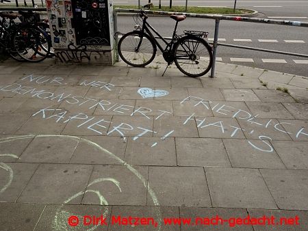 Hamburg Karolinenviertel, Beschriftung Nur wer friedlich demonstriert hats kapiert