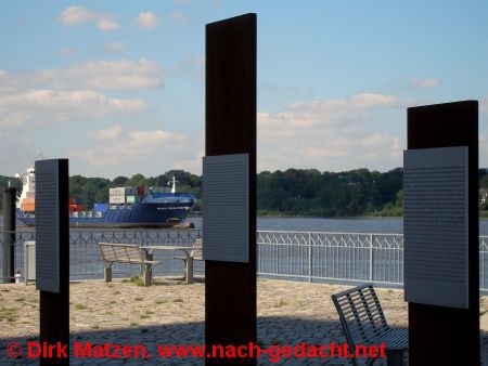 Finkenwerder, Gedenktafeln Deutsche Werft