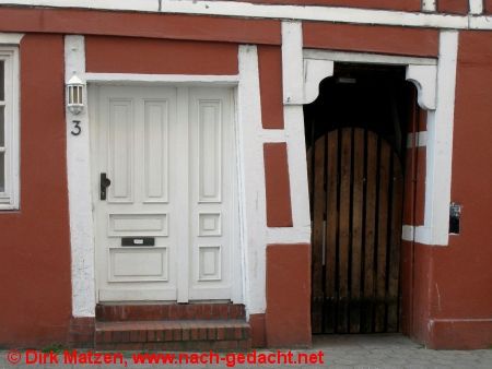 St. Georg, Hauseingang St. Georgstrae