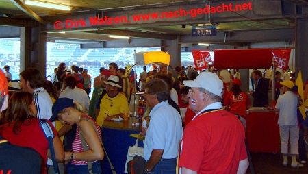 WM2006, Fans bunt durcheinander im Stadion