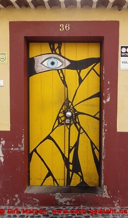 Funchal, Rua Portão do São Tiago 36, bemalte Tür