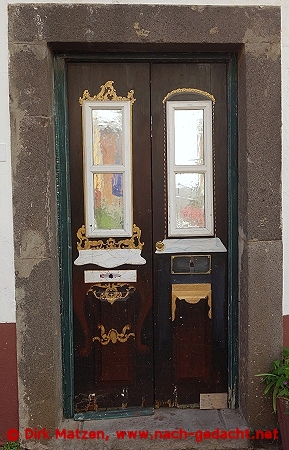 Funchal, Rua Portão do São Tiago 8a, bemalte Tür
