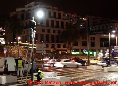 Funchal Weihnachtsbeleuchtung, Elektroarbeiten im Regen