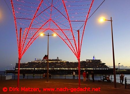 Funchal Weihnachtsbeleuchtung, Queen Elizabeth im Hafen