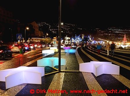 Funchal Weihnachtsbeleuchtung, bunt leuchtende Sterne