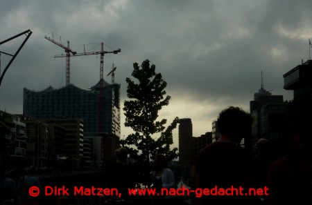 Critical Mass Hamburg Juni 2012, Wolken über der Hafencity
