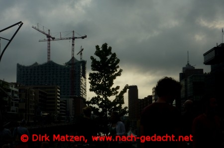 Critical Mass Hamburg Juni 2012, Wolken ber der Hafencity