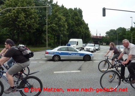 Critical Mass Hamburg Juni 2012, Polizeifahrzeug