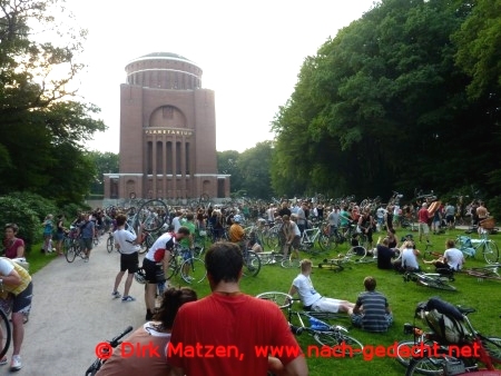 Critical Mass Hamburg Juli 2012, Planetarium im Stadtpark