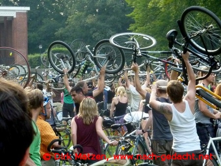 Critical Mass Hamburg Juli 2012, Bike-Lift