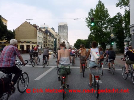 Critical Mass Hamburg Juli 2012, Aufziehen eines Gewitters