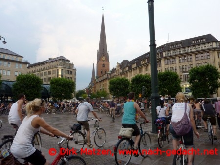 Critical Mass Hamburg Juli 2012, Rder vor Rathaus