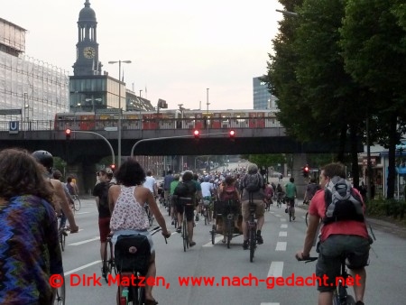 Critical Mass Hamburg Juli 2012, am Hamburger Michel