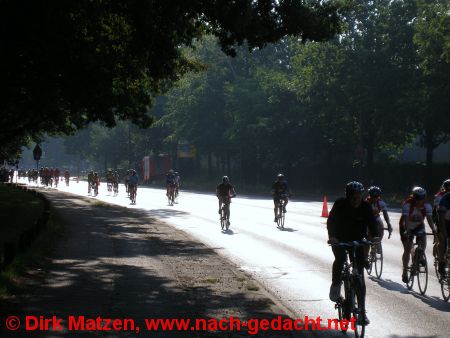 Cyclassics 2009, Rennfahrer im Gegenlicht