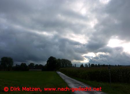 finstere Wolken