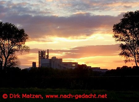 Industrie im Sonnenuntergang