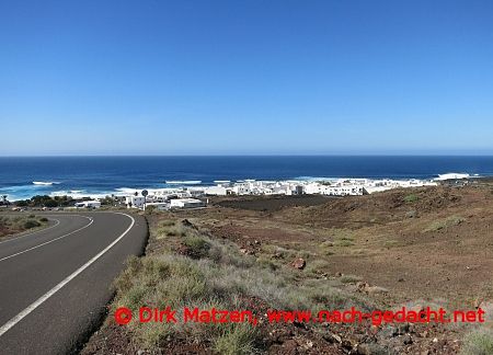 Lanzarote, Blick auf den Küstenort El Golfo