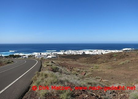 Lanzarote, Blick auf den Kstenort El Golfo