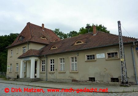 Buckow, Bahnhofsgebude