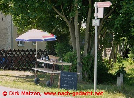 Tischladen am Wegrand