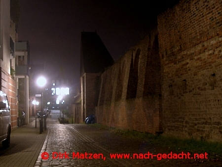 Duisburg Stadtmauer nachts