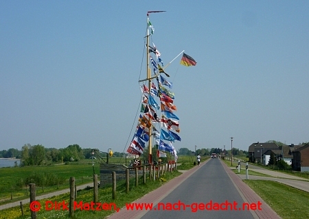 Auf dem Rheindamm