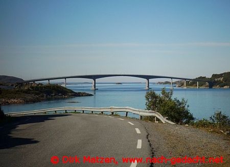 Brücke nach Sommaröy