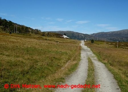 Feldweg bei Kvalyvgen