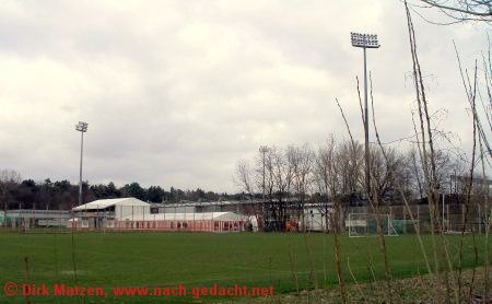 Das Stadion Alte Frsterei in Kpenick erscheint von auen eher unspektakulr.