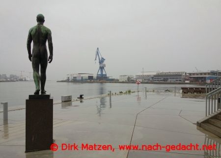 Aarhus, Statue am Hafen