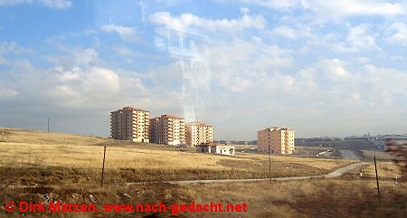 Ankara, Wohnblocks auf Feldern