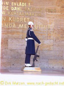 Ankara - Wache direkt am Mausoleum