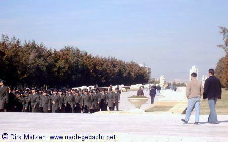Ankara - Besichtigung des Atatürk-Mausoleums durch Soldaten