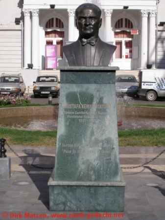 Bste von Atatrk in Bukarest