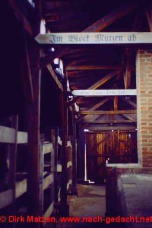 KZ Auschwitz-Birkenau, in einer Holzbaracke