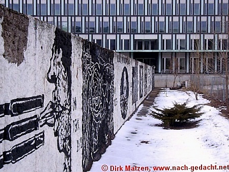 Berlin, Mauerstck bei Bundespressekonferenz
