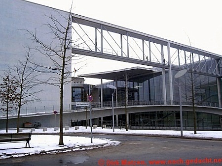 Berlin, bergang von Paul-Lbe-Haus zum Marie-Elisabeth-Lders-Haus