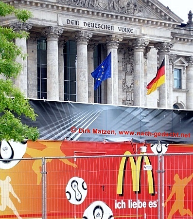 Reichstag mit McDonalds-Werbung