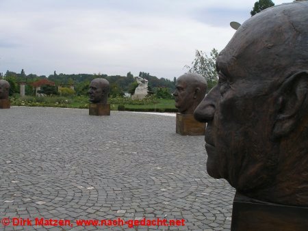 Bukarest, im Parcul Herastrau: eine Büste von Konrad Adenauer
