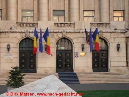Bukarest, Eingang zum früheren Gebäude des ZK des Politbüros