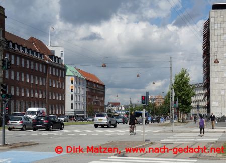 Kopenhagen, wenig Radfahrer an der Strassenkreuzung